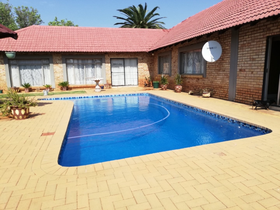 4 Bedroom Property for Sale in Stilfontein Ext 4 North West